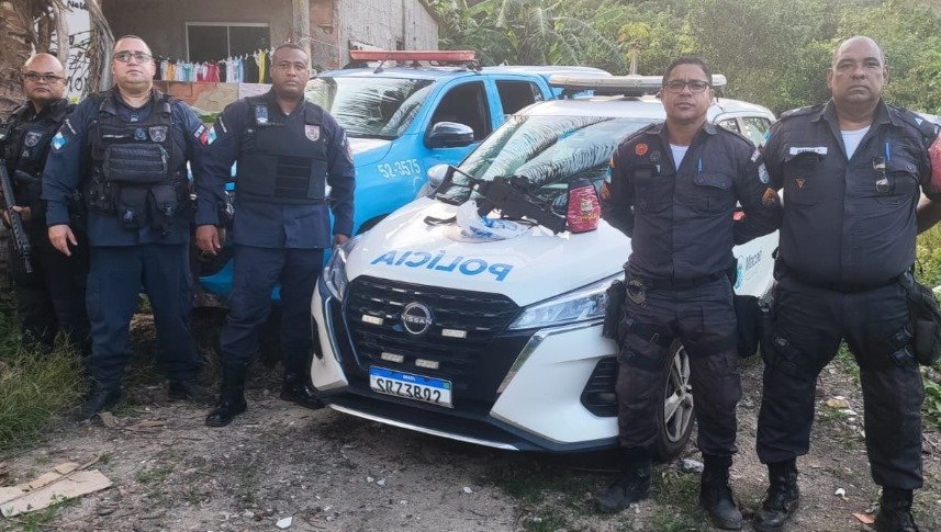 PROEIS Macaé apreende drogas e réplica de fuzil na Serra em 2025.