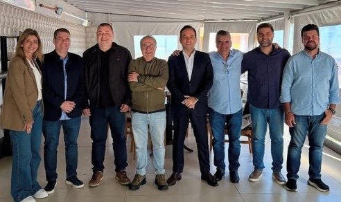 Welberth Rezende atrai atenção de pré-candidatos ao Palácio Guanabara; visitas de Eduardo Paes e Washington Reis reforçam protagonismo regional do prefeito.