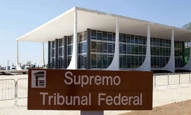 A Toga que Prende a Liberdade: O Brasil entre Censura e Silêncio