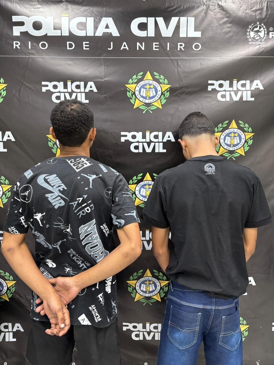 Dupla é presa em Macaé com carro roubado e adulterado após ação conjunta da Polícia Civil e 32º BPM