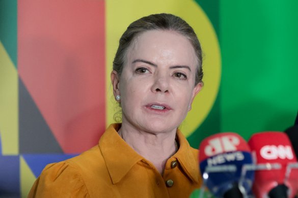 Gleisi Hoffmann teria recorrido a banqueiros para amenizar o impacto causado pelo vídeo gravado por Nikolas