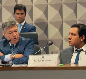 CPMI do INSS apreende celular de acusado de fraudar biometria; silêncio do suspeito gera repúdio de parlamentares