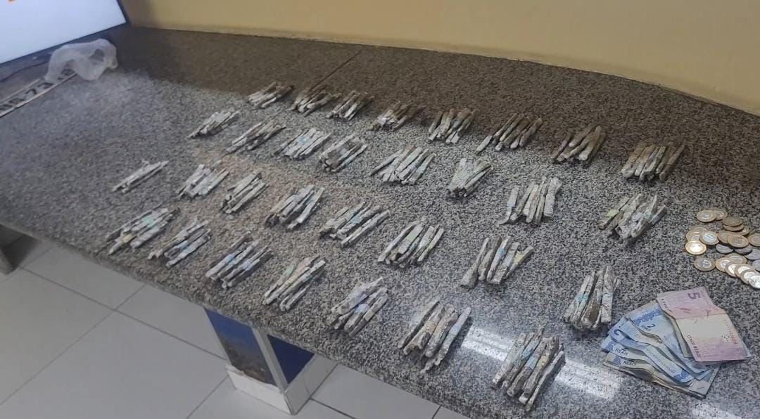 Polícia Civil prende homem em flagrante por tráico de drogas e apreende vasta carga de maconha – O homem era foragido da justiça e constava um mandado de prisão em aberto