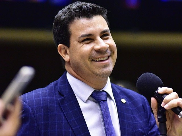 Entidade presidida por irmão de deputado do PT foi a que mais recebeu dinheiro do INSS