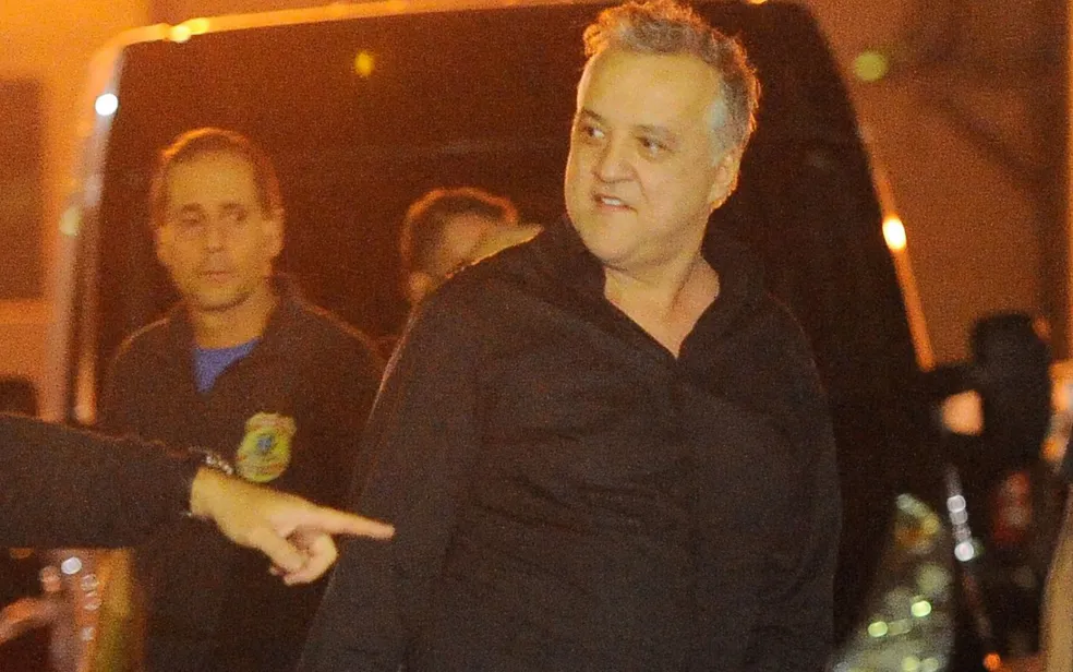 Carlinhos Cachoeira é preso pela Polícia Federal no Aeroporto de Congonhas