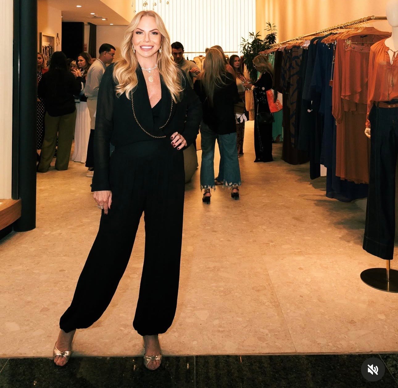 Nina Kauffmann celebra lançamento da Arty no Rio Design Barra