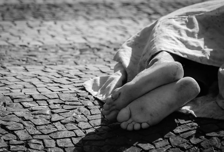 O outro lado do petróleo: moradores de rua se multiplicam nas calçadas de Macaé no norte flumiense do estado do RJ
