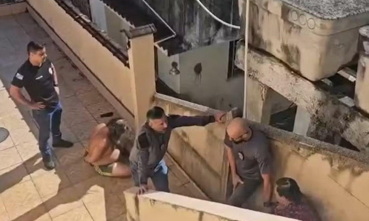 Filhos são presos por esconder cadáver do pai em casa por seis meses