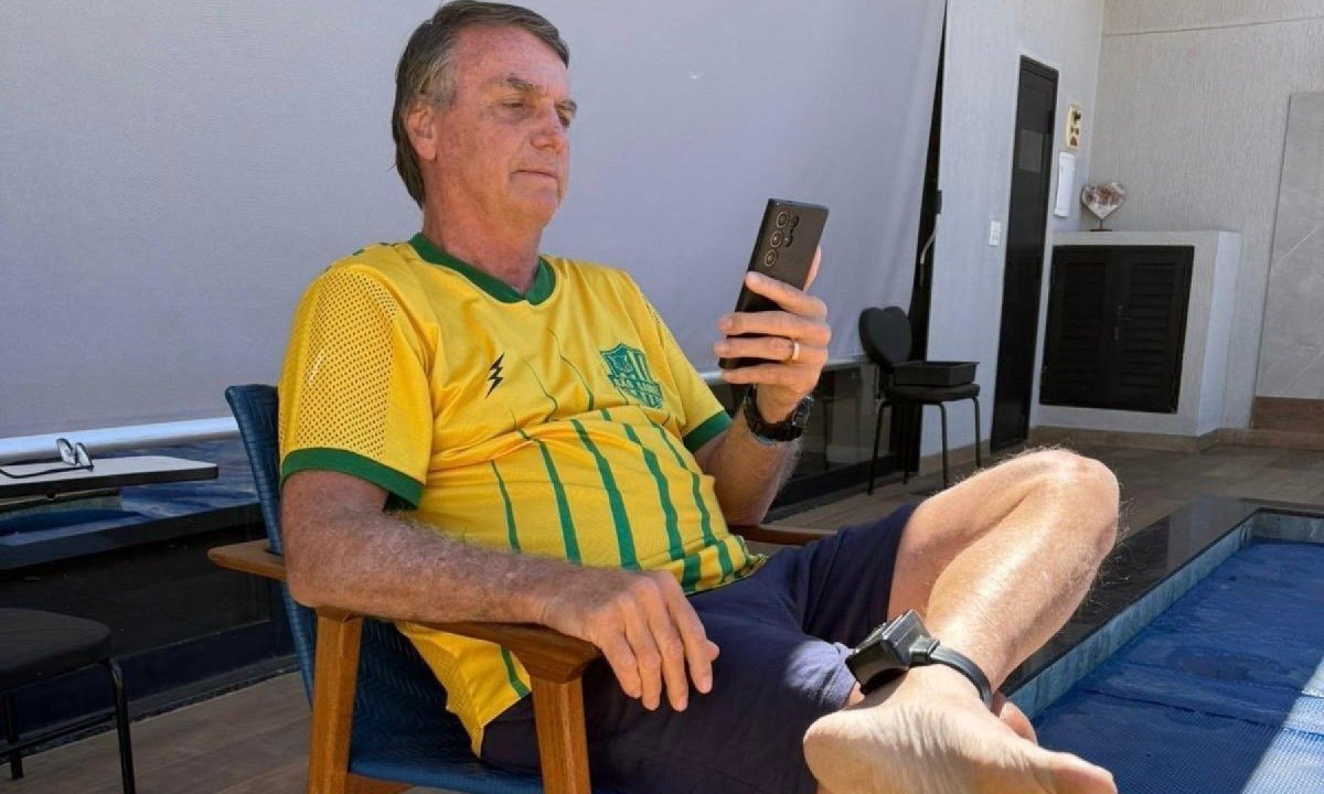 Moraes decreta prisão domiciliar de Bolsonaro
