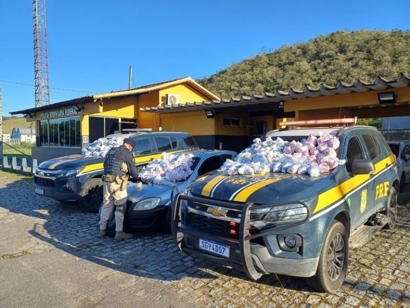 Polícia prende casal transportando grande quantidade de drogas em Silva Jardim