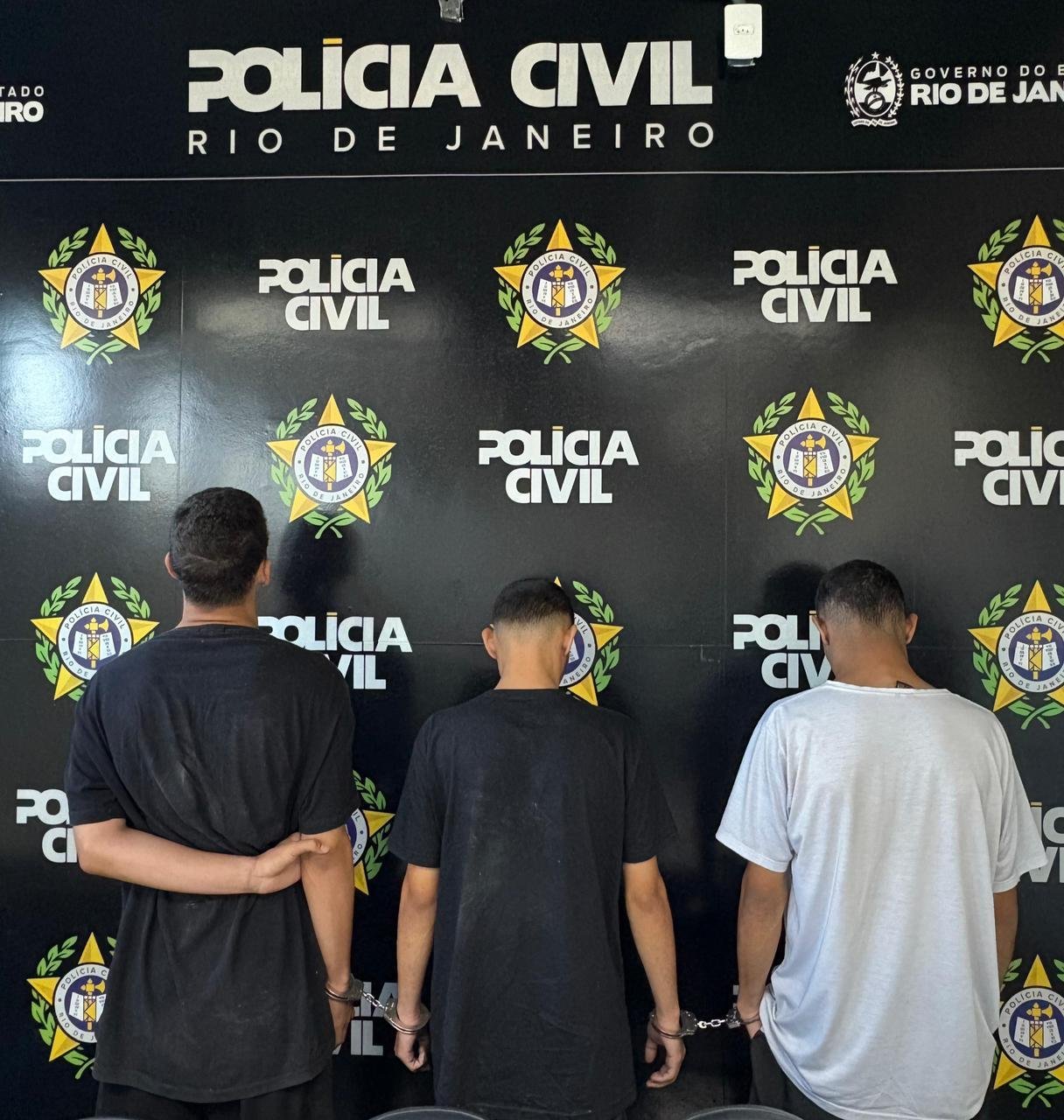 Polícia Civil desmonta base do Comando Vermelho no Parque Aeroporto e prende três suspeitos