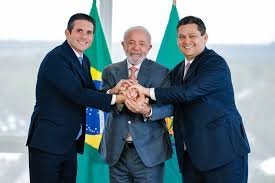 Apesar dos sorrisos, corda segue esticada entre governo e cúpula do Congresso