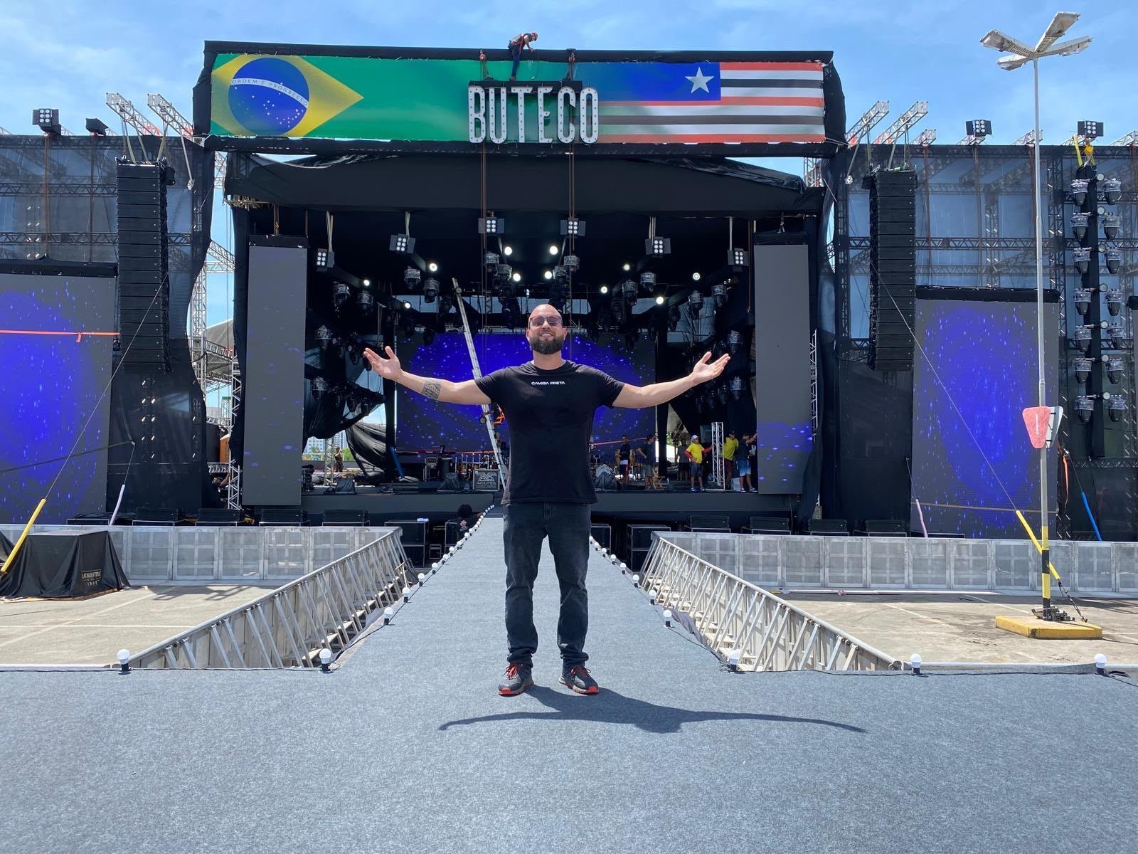 Após duas décadas nos bastidores dos grandes eventos do país, o renomado produtor Lucas Freitas vive nova fase nos Estados Unidos