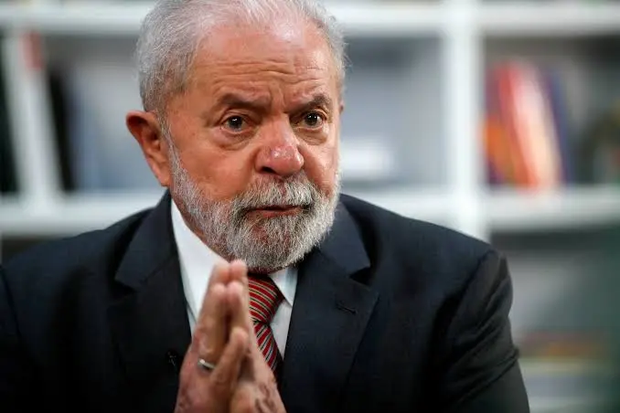 Governo Lula enfrenta desgaste com queda de popularidade, polêmica envolvendo banqueiro e críticas diplomáticas