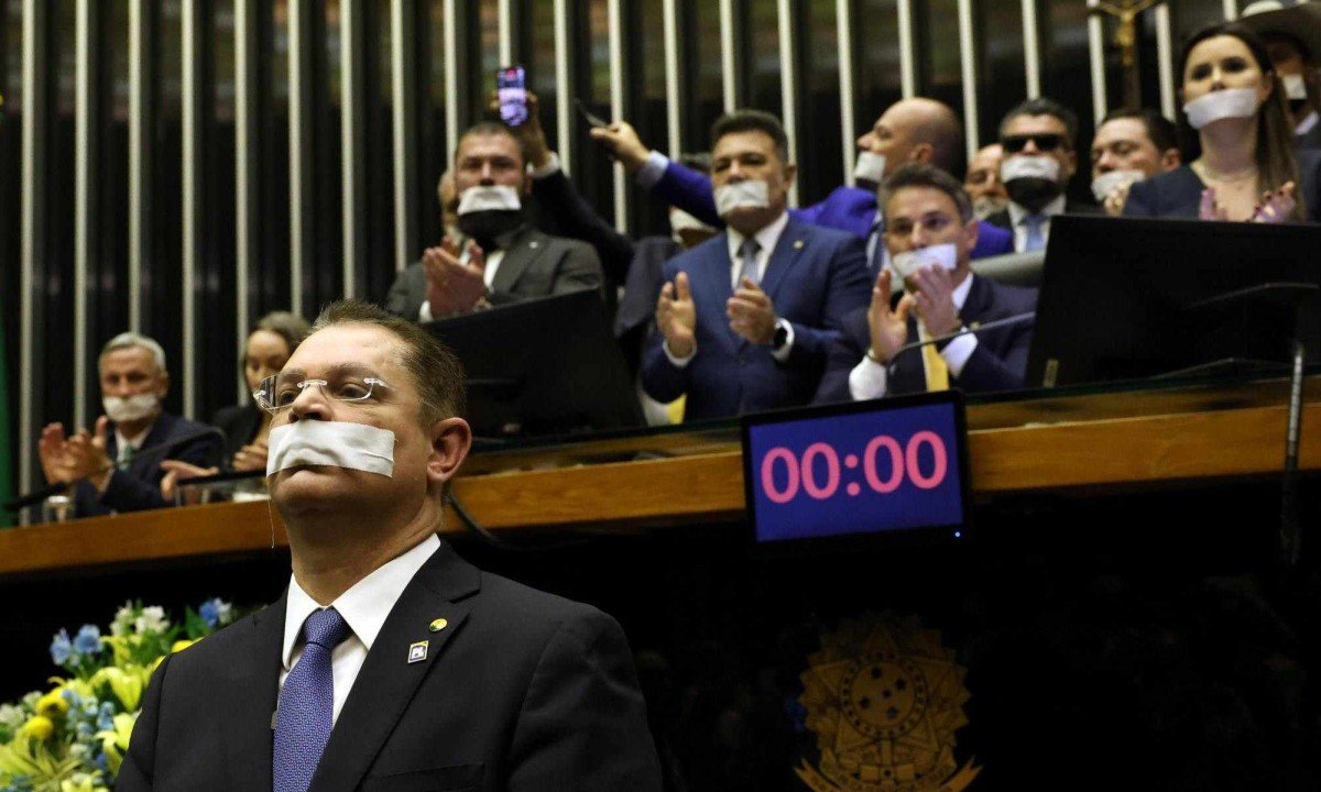 Centrão acelera pauta após prisão de Bolsonaro e preocupa governo Lula