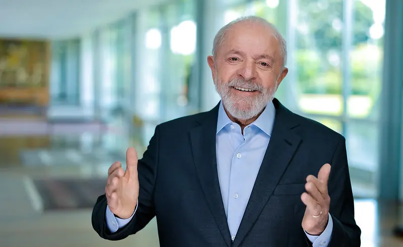Oposição denuncia campanha eleitoral antecipada de Lula à PGR