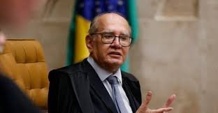 Gilmar Mendes diz que Judiciário é alvo de ataques global em “retrocesso democrático”