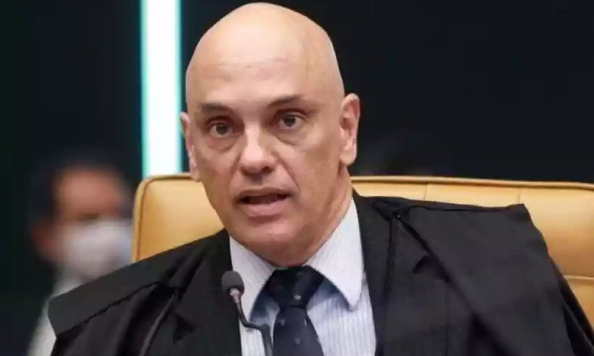 Moraes manda Meta e X enviarem à PF dados de contas de Allan dos Santos