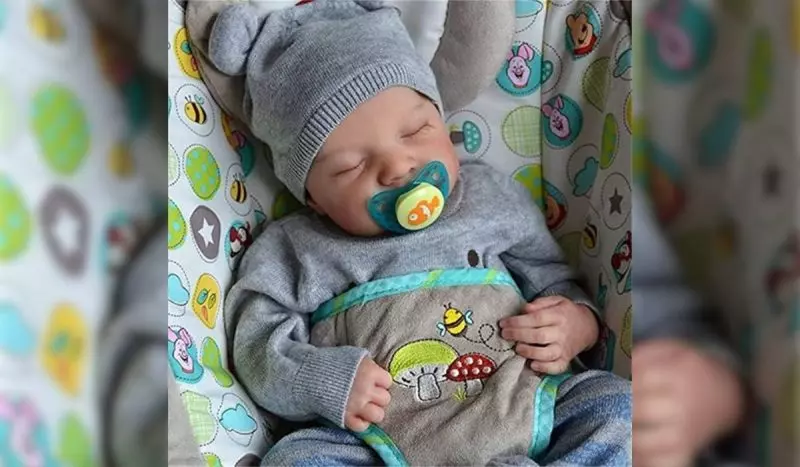 O que são e o que está por trás das bebês reborn, bonecas ultrarrealistas que viraram febre